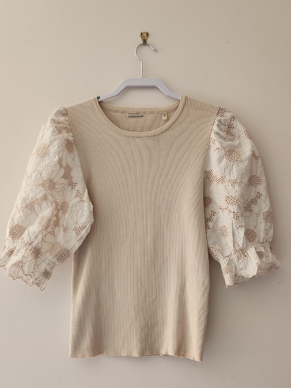 Elie Tahari Soft Ribbed Knit Top in Pale Crean Eyet Puff Sleeves Top Size L